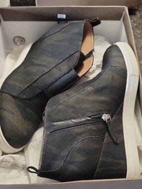 Casual High-Top Sneakers in Camo Linea Paolo . 9.5 Size